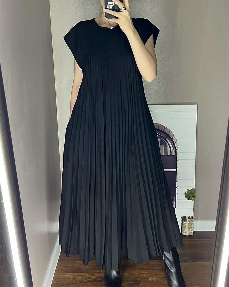Elle | Timeless and comfortable pleated dress