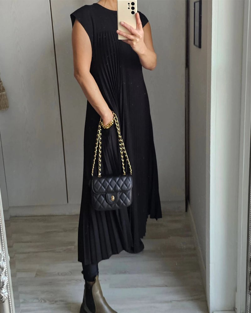 Elle | Timeless and comfortable pleated dress