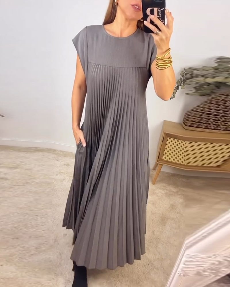 Elle | Timeless and comfortable pleated dress