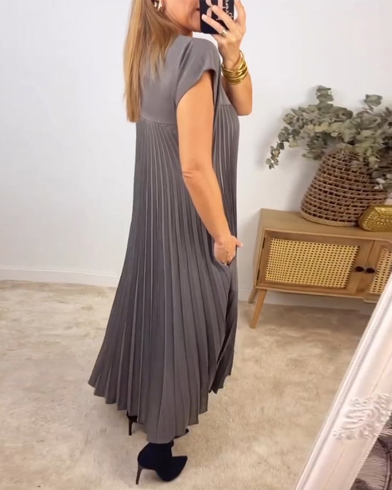 Elle | Timeless and comfortable pleated dress