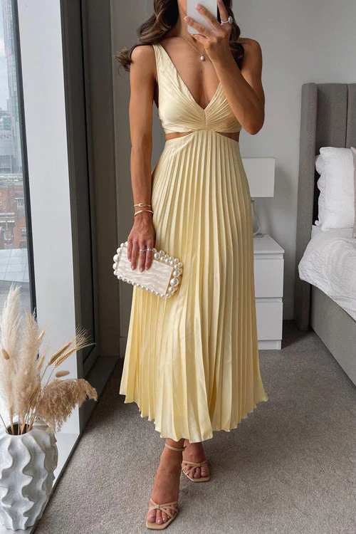 Elle | Flowing pleated dress