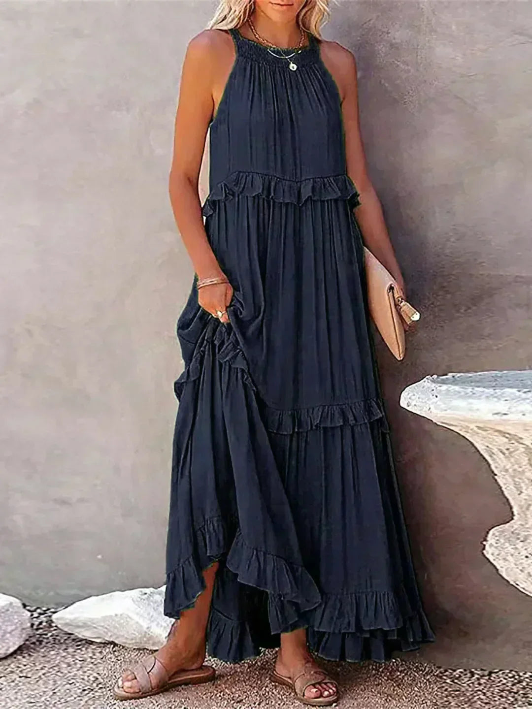 Elle | Maxi dress with halter neck and ruffles