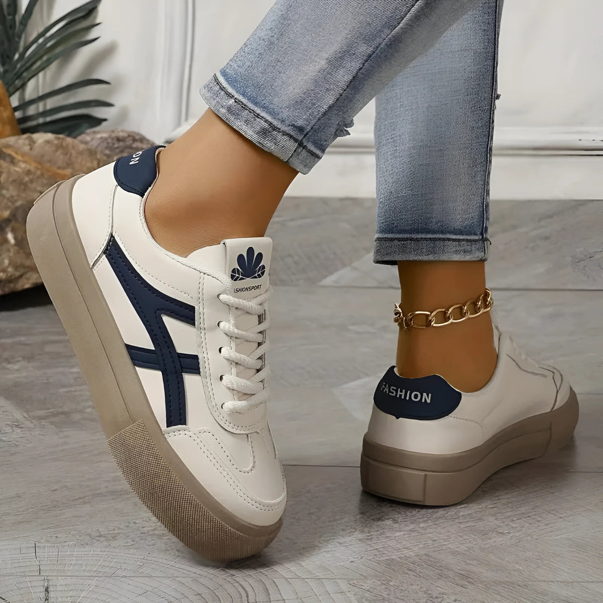 Elle | Orthopaedic trainers