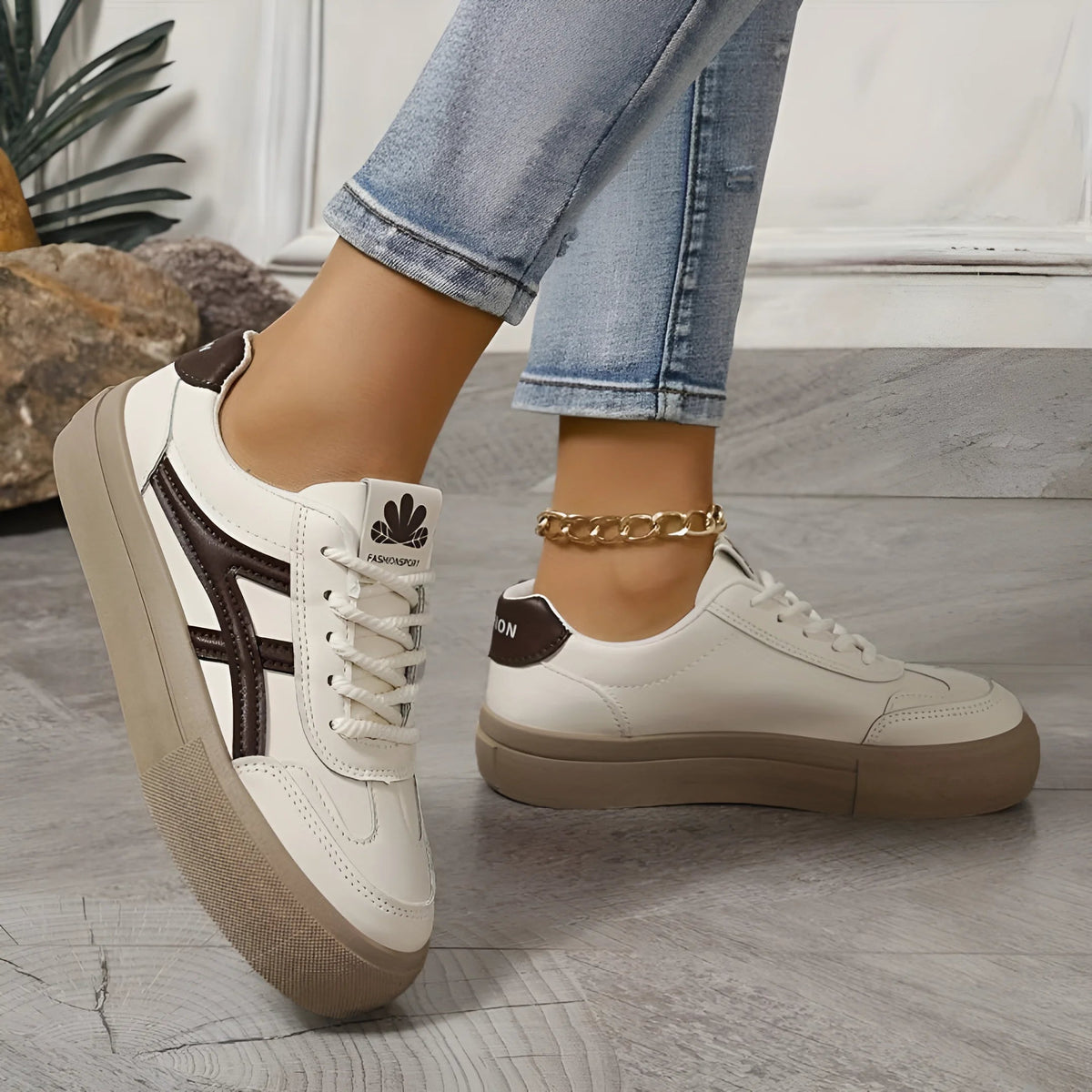 Elle | Orthopaedic trainers