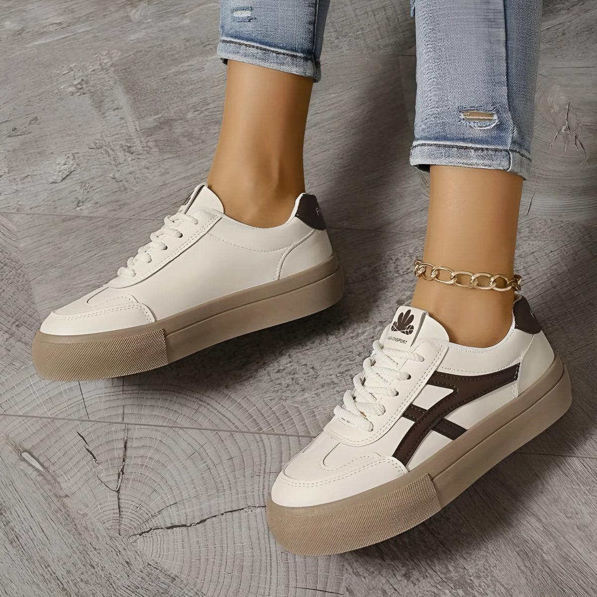 Elle | Orthopaedic trainers
