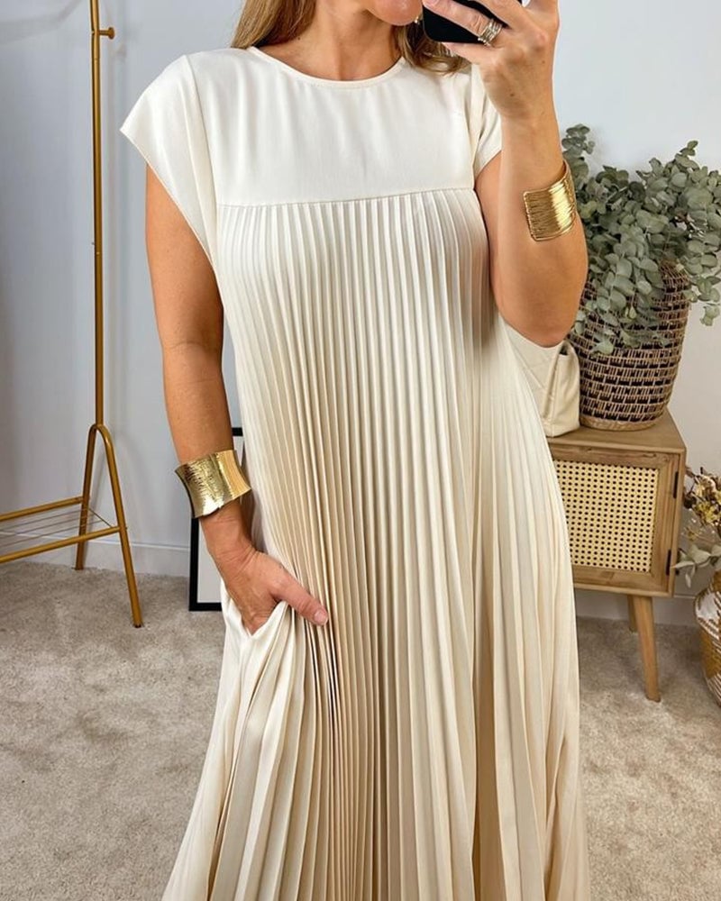 Elle | Timeless and comfortable pleated dress
