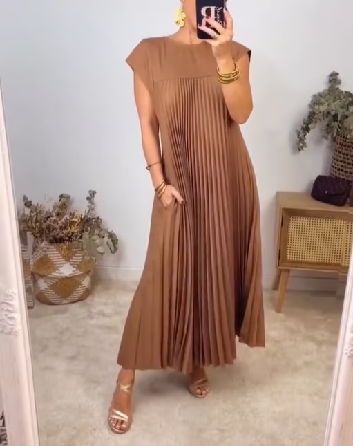Elle | Timeless and comfortable pleated dress