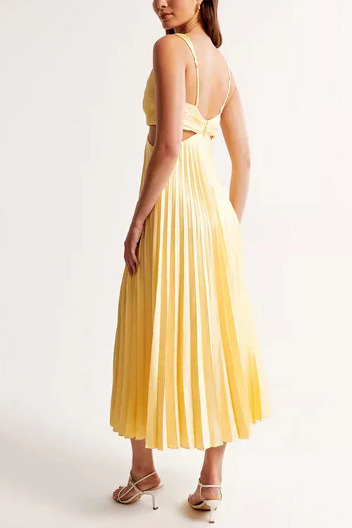 Elle | Flowing pleated dress