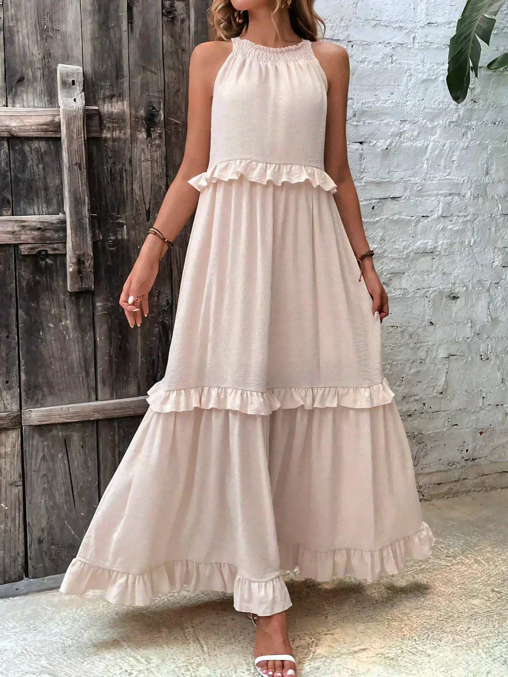Elle | Maxi dress with halter neck and ruffles