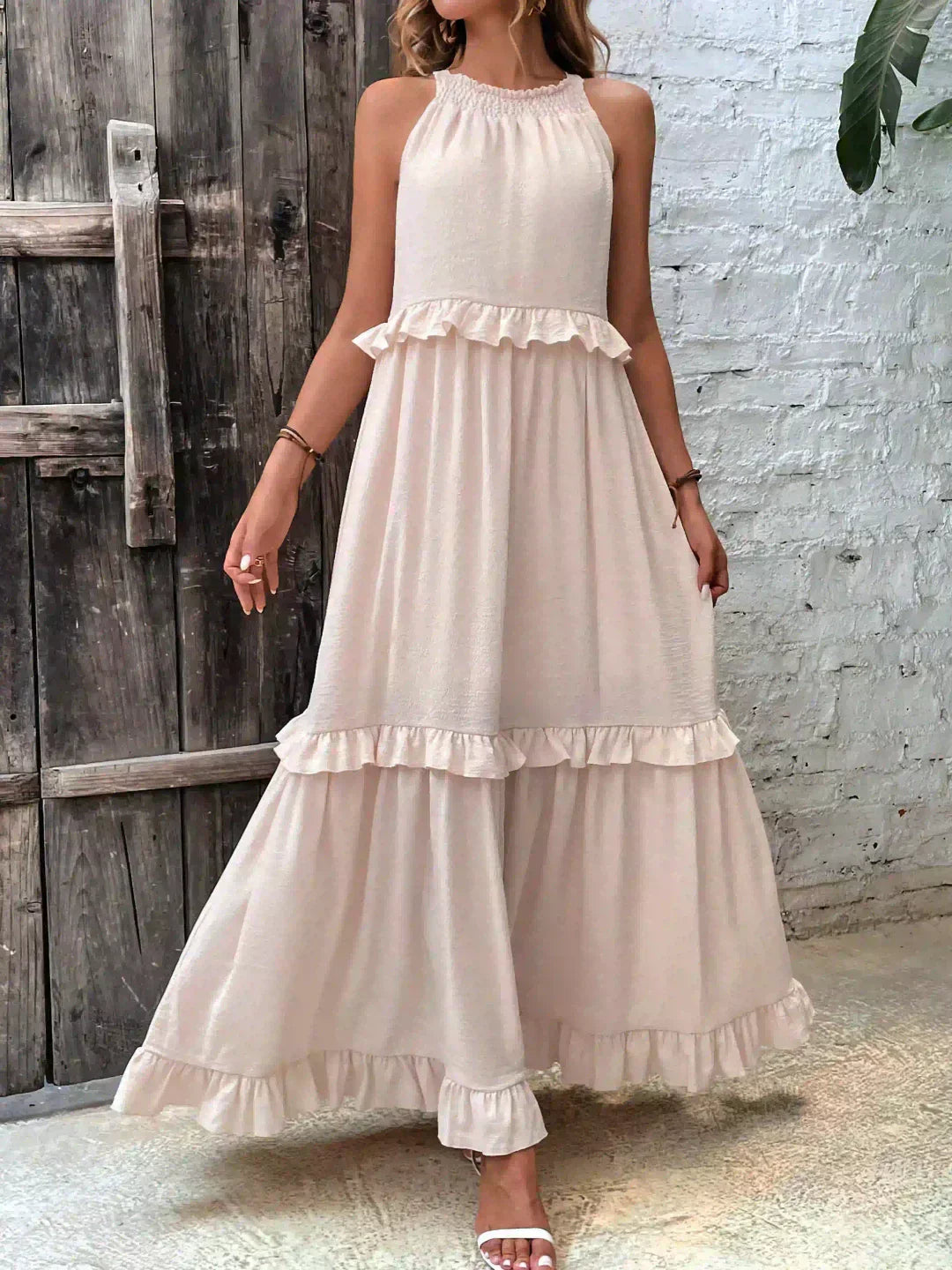 Elle | Maxi dress with halter neck and ruffles
