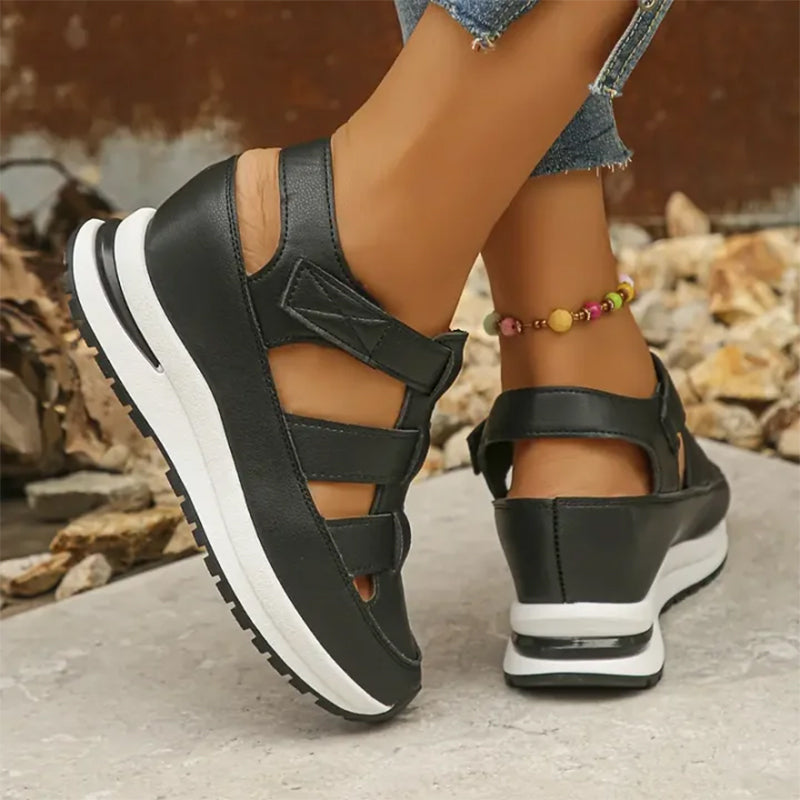 Elle | Breathable sandals with closed toes